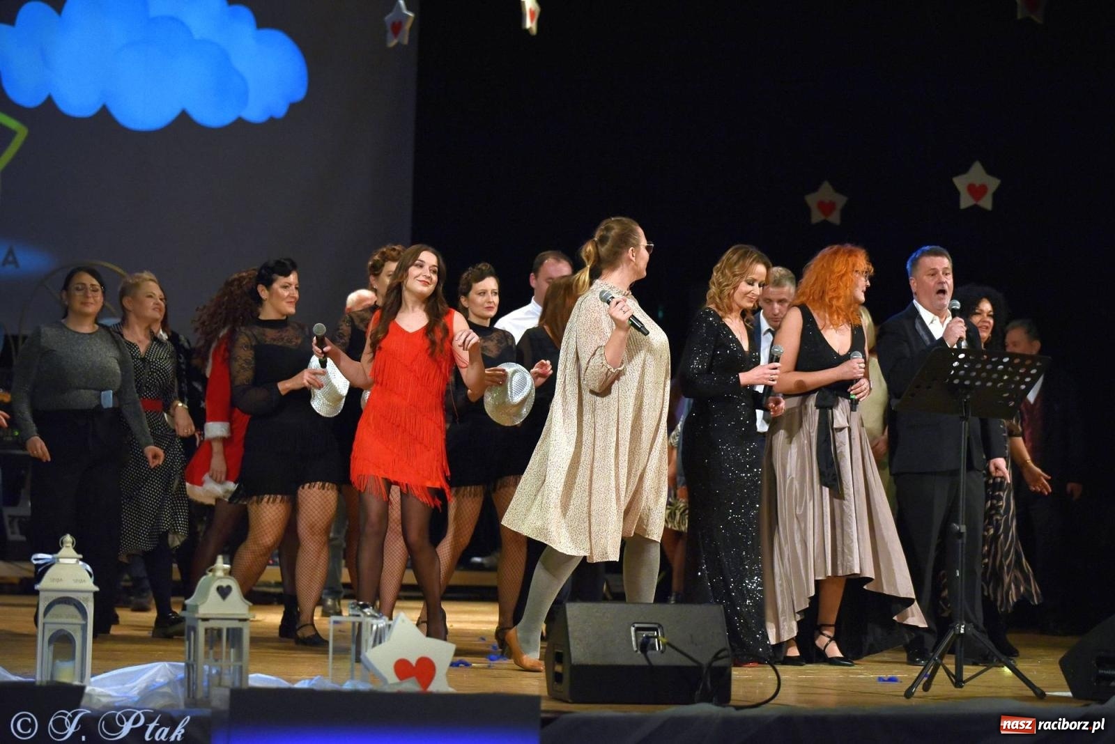 Zdjęcie w galerii na portalu naszraciborz.pl: Oprah Winfrey, Pompa Band, poród i Modlitwa. Gwiazdka Serc na bis! wiadomości z regionu