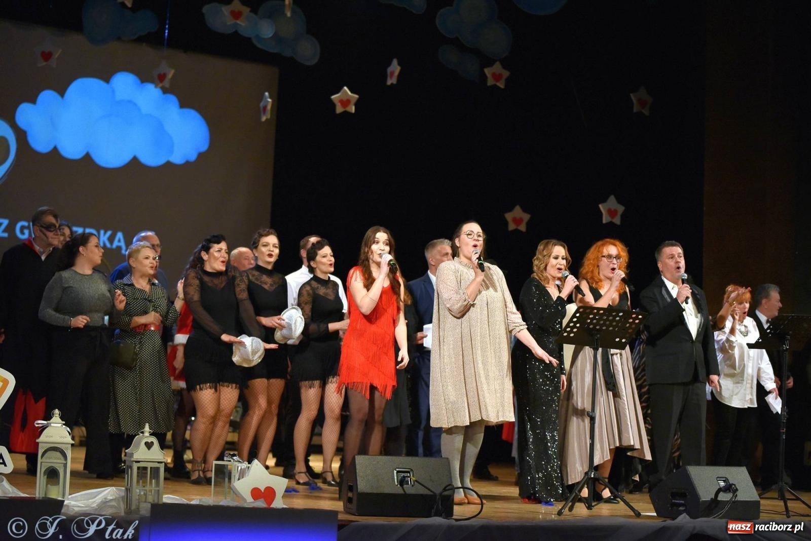 Zdjęcie w galerii na portalu naszraciborz.pl: Oprah Winfrey, Pompa Band, poród i Modlitwa. Gwiazdka Serc na bis! wiadomości z regionu