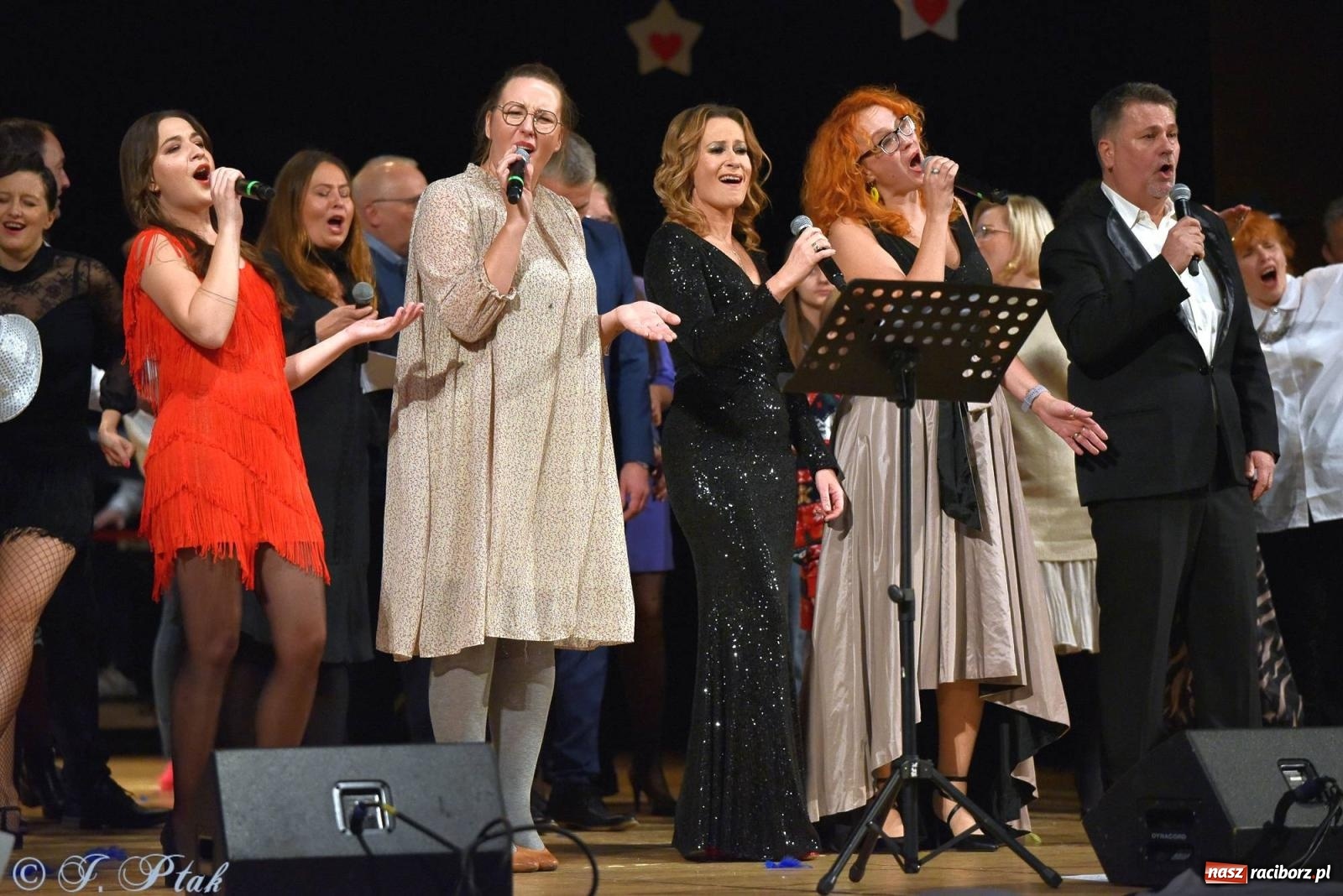 Zdjęcie w galerii na portalu naszraciborz.pl: Oprah Winfrey, Pompa Band, poród i Modlitwa. Gwiazdka Serc na bis! wiadomości z regionu