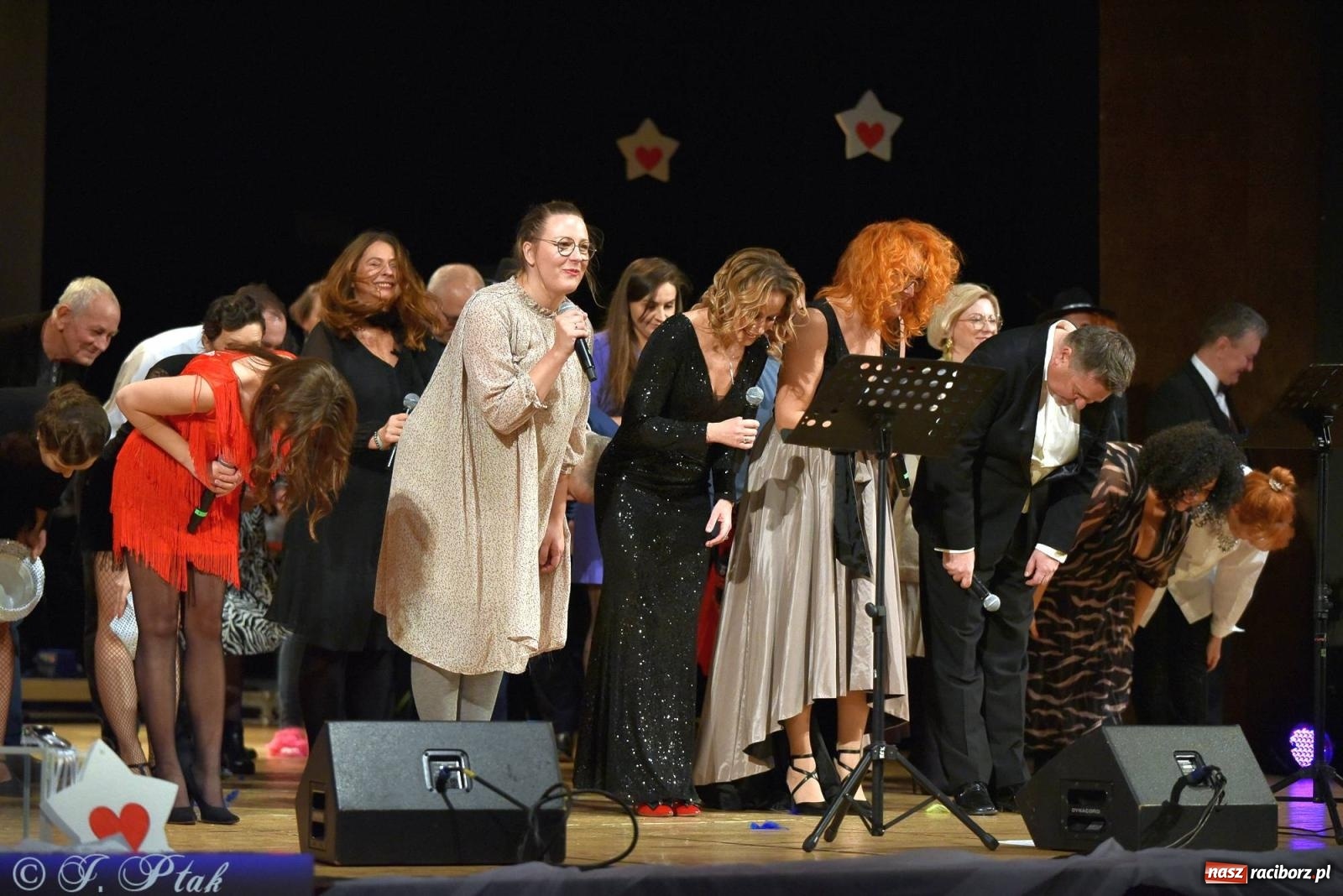 Zdjęcie w galerii na portalu naszraciborz.pl: Oprah Winfrey, Pompa Band, poród i Modlitwa. Gwiazdka Serc na bis! wiadomości z regionu