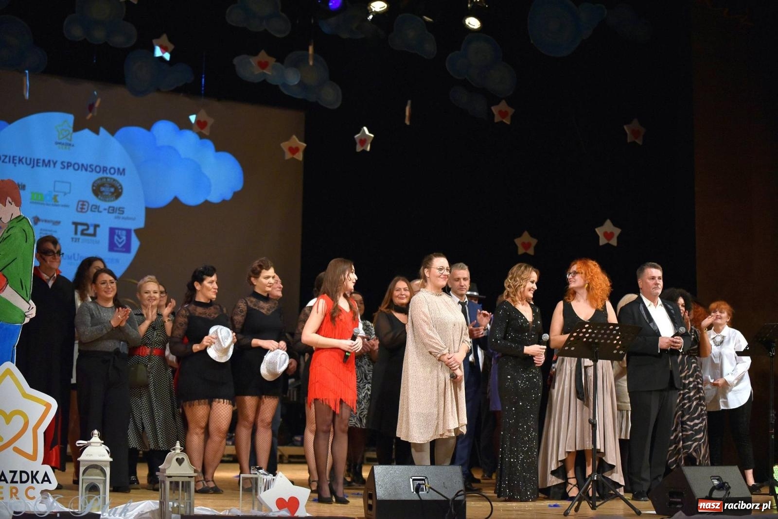 Zdjęcie w galerii na portalu naszraciborz.pl: Oprah Winfrey, Pompa Band, poród i Modlitwa. Gwiazdka Serc na bis! wiadomości z regionu