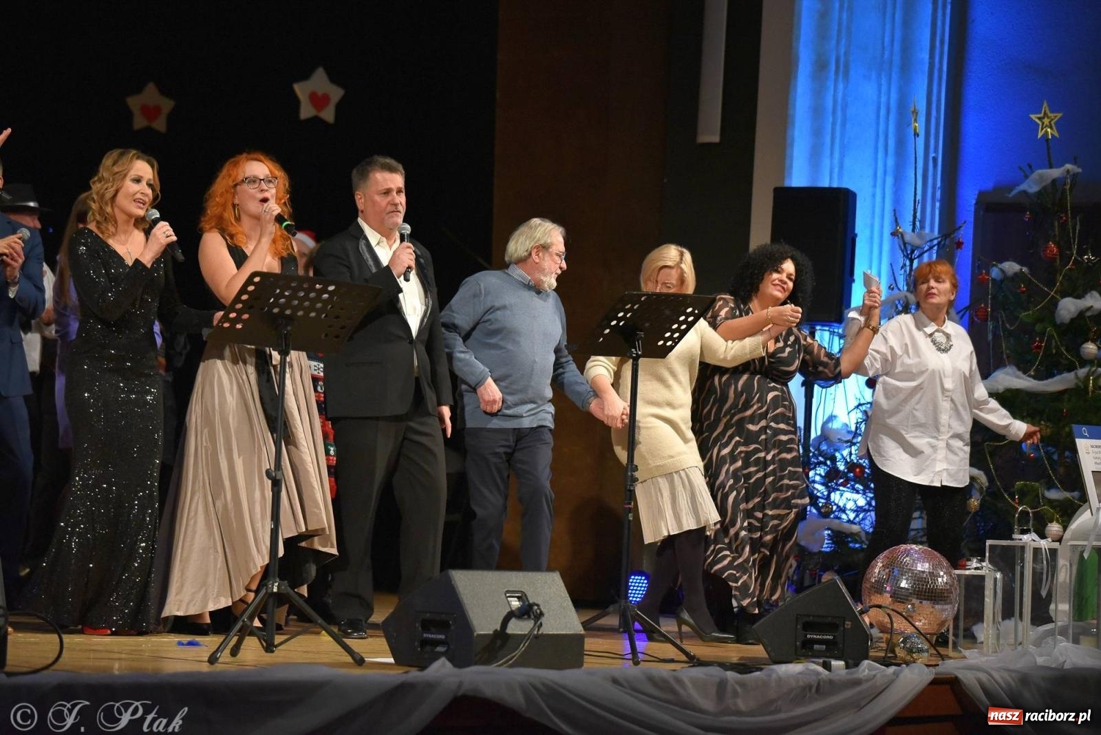 Zdjęcie w galerii na portalu naszraciborz.pl: Oprah Winfrey, Pompa Band, poród i Modlitwa. Gwiazdka Serc na bis! wiadomości z regionu