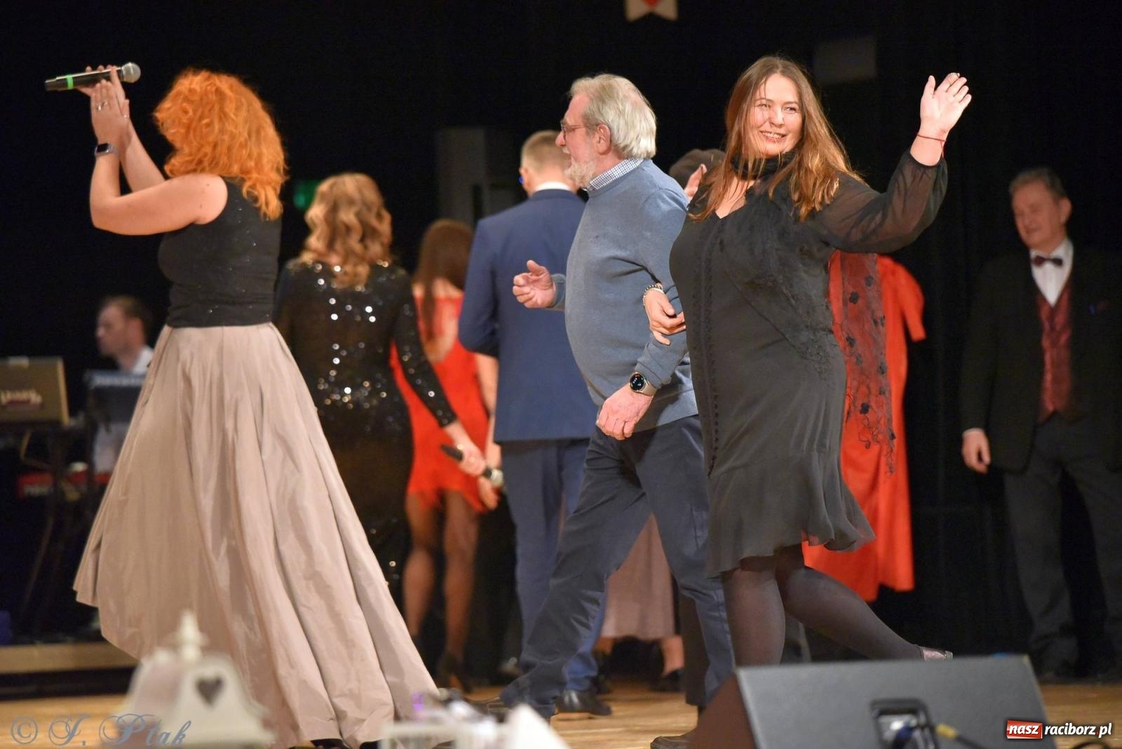 Zdjęcie w galerii na portalu naszraciborz.pl: Oprah Winfrey, Pompa Band, poród i Modlitwa. Gwiazdka Serc na bis! wiadomości z regionu