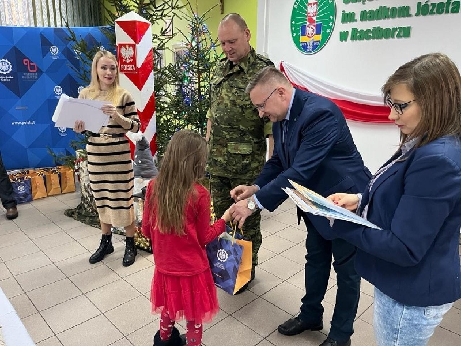 Zdjęcie w galerii na portalu naszraciborz.pl: Utalentowani uczniowie z naszego powiatu wśród laureatów wiadomości z regionu