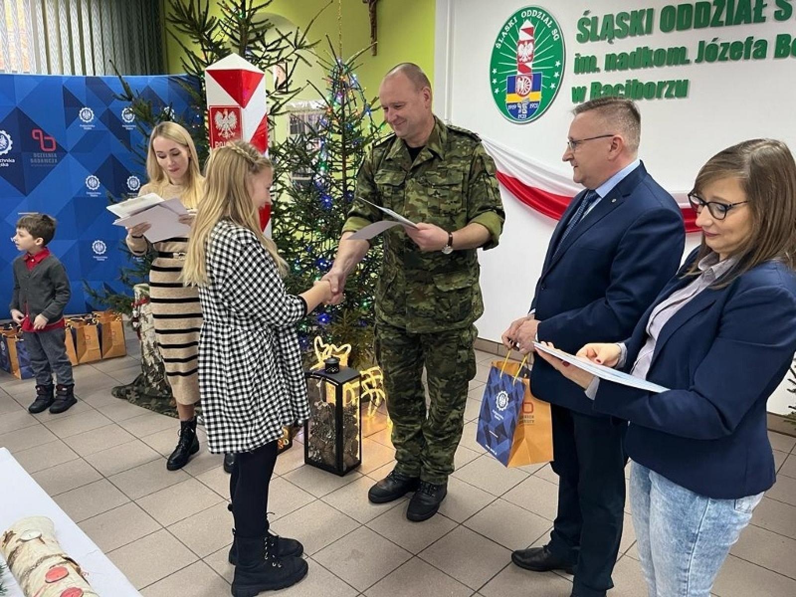 Zdjęcie w galerii na portalu naszraciborz.pl: Utalentowani uczniowie z naszego powiatu wśród laureatów wiadomości z regionu