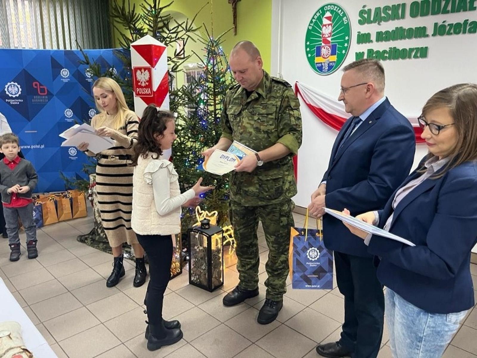 Zdjęcie w galerii na portalu naszraciborz.pl: Utalentowani uczniowie z naszego powiatu wśród laureatów wiadomości z regionu