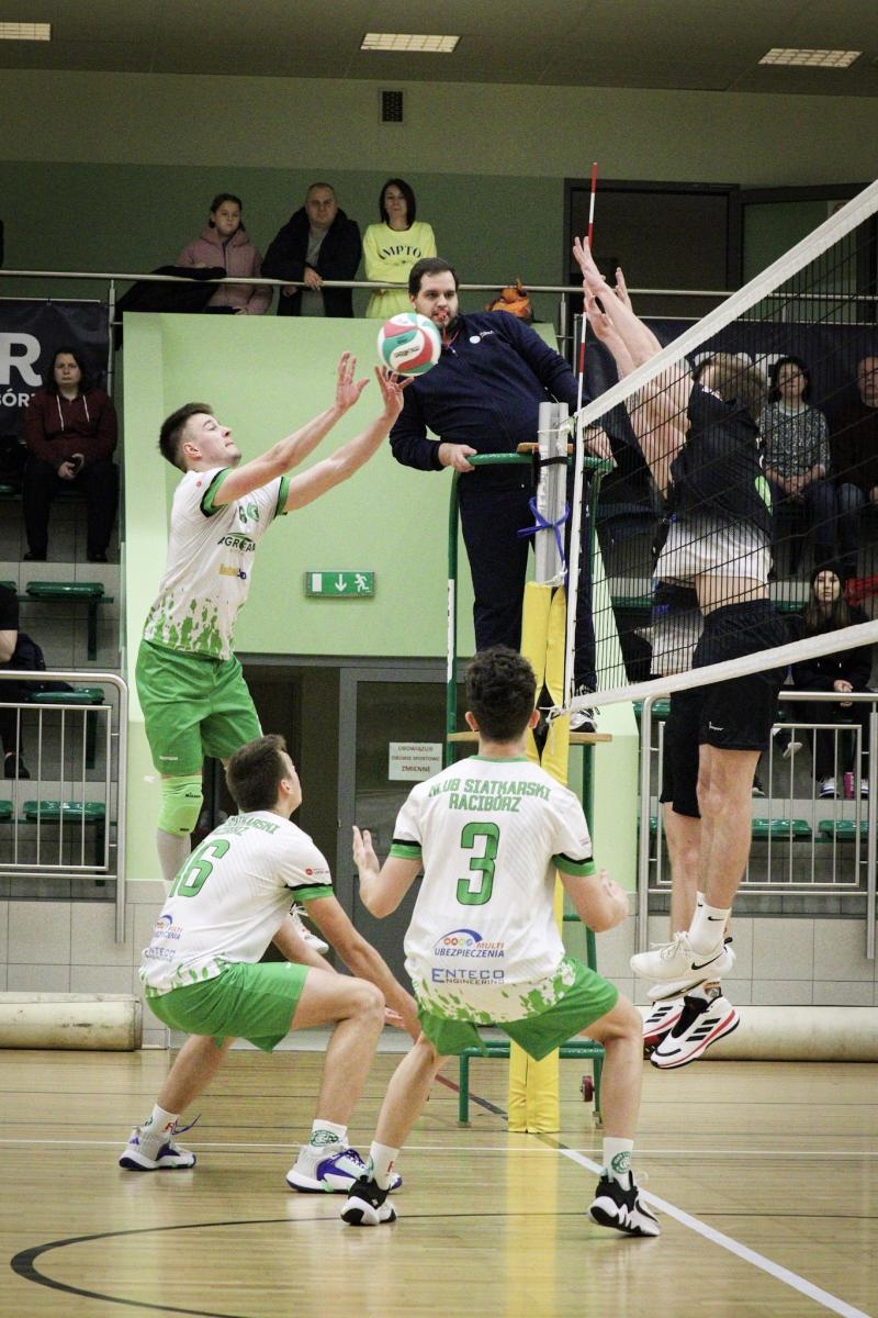 Zdjęcie w galerii na portalu naszraciborz.pl: Osłabieni, ale zwycięscy. Komplet punktów KS Racibórz [FOTO] wiadomości z regionu