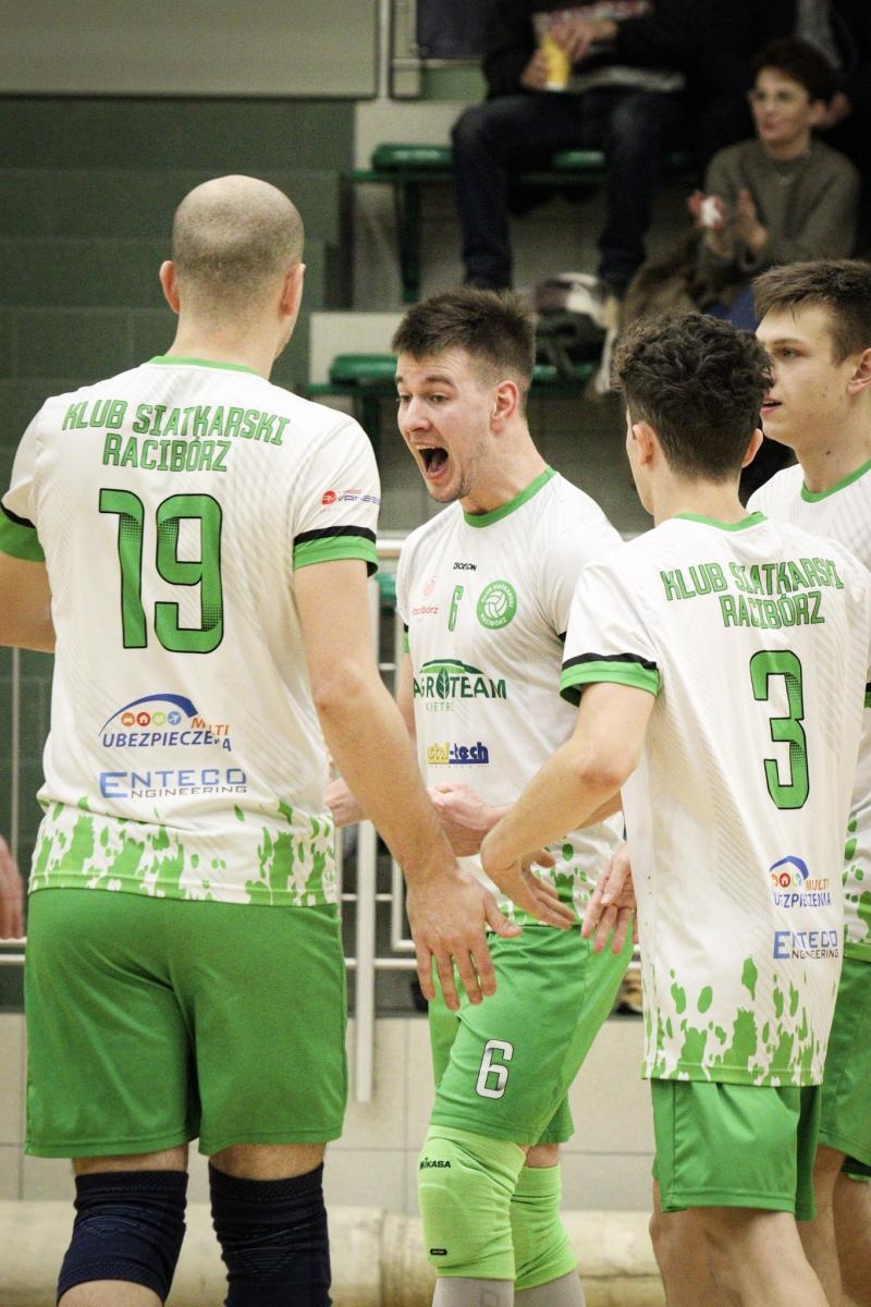 Zdjęcie w galerii na portalu naszraciborz.pl: Osłabieni, ale zwycięscy. Komplet punktów KS Racibórz [FOTO] wiadomości z regionu