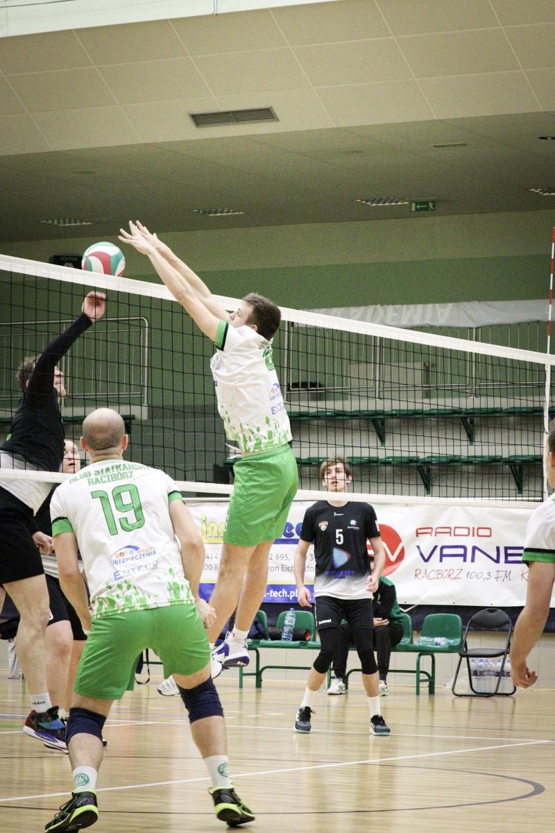 Zdjęcie w galerii na portalu naszraciborz.pl: Osłabieni, ale zwycięscy. Komplet punktów KS Racibórz [FOTO] wiadomości z regionu
