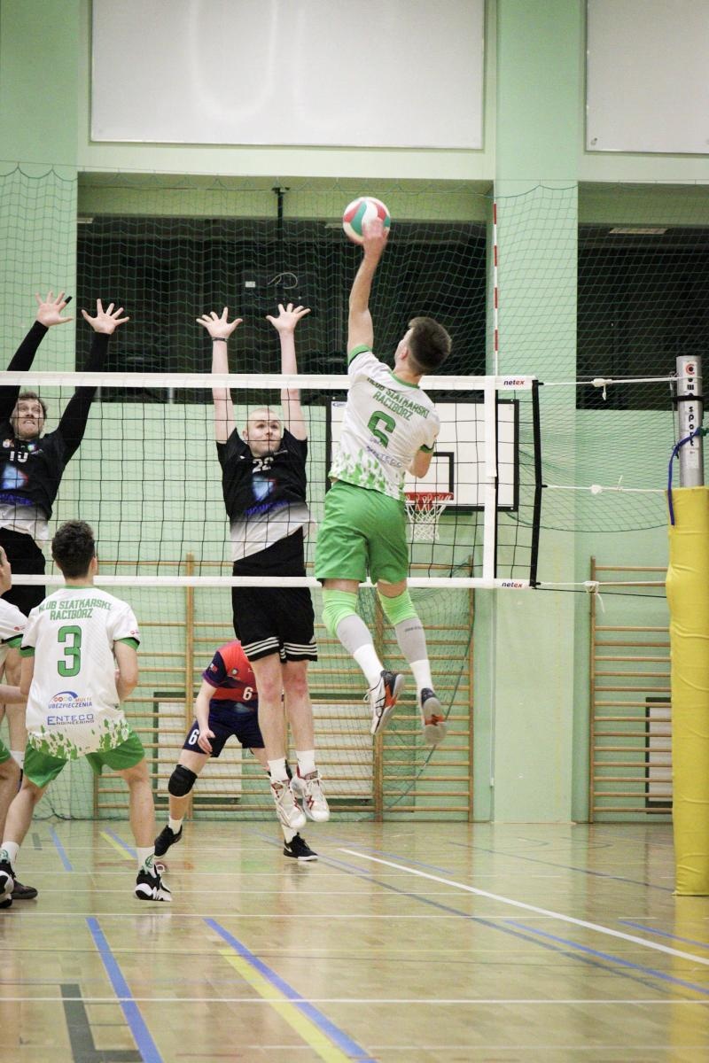Zdjęcie w galerii na portalu naszraciborz.pl: Osłabieni, ale zwycięscy. Komplet punktów KS Racibórz [FOTO] wiadomości z regionu