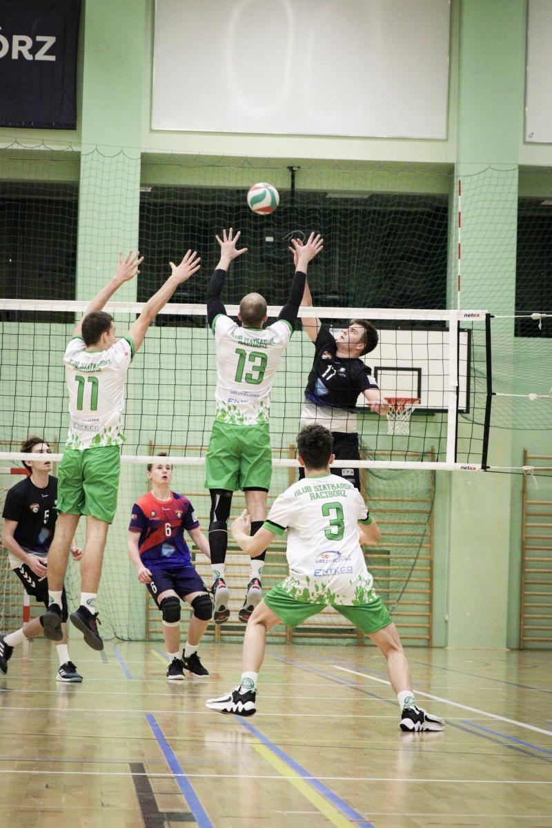 Zdjęcie w galerii na portalu naszraciborz.pl: Osłabieni, ale zwycięscy. Komplet punktów KS Racibórz [FOTO] wiadomości z regionu