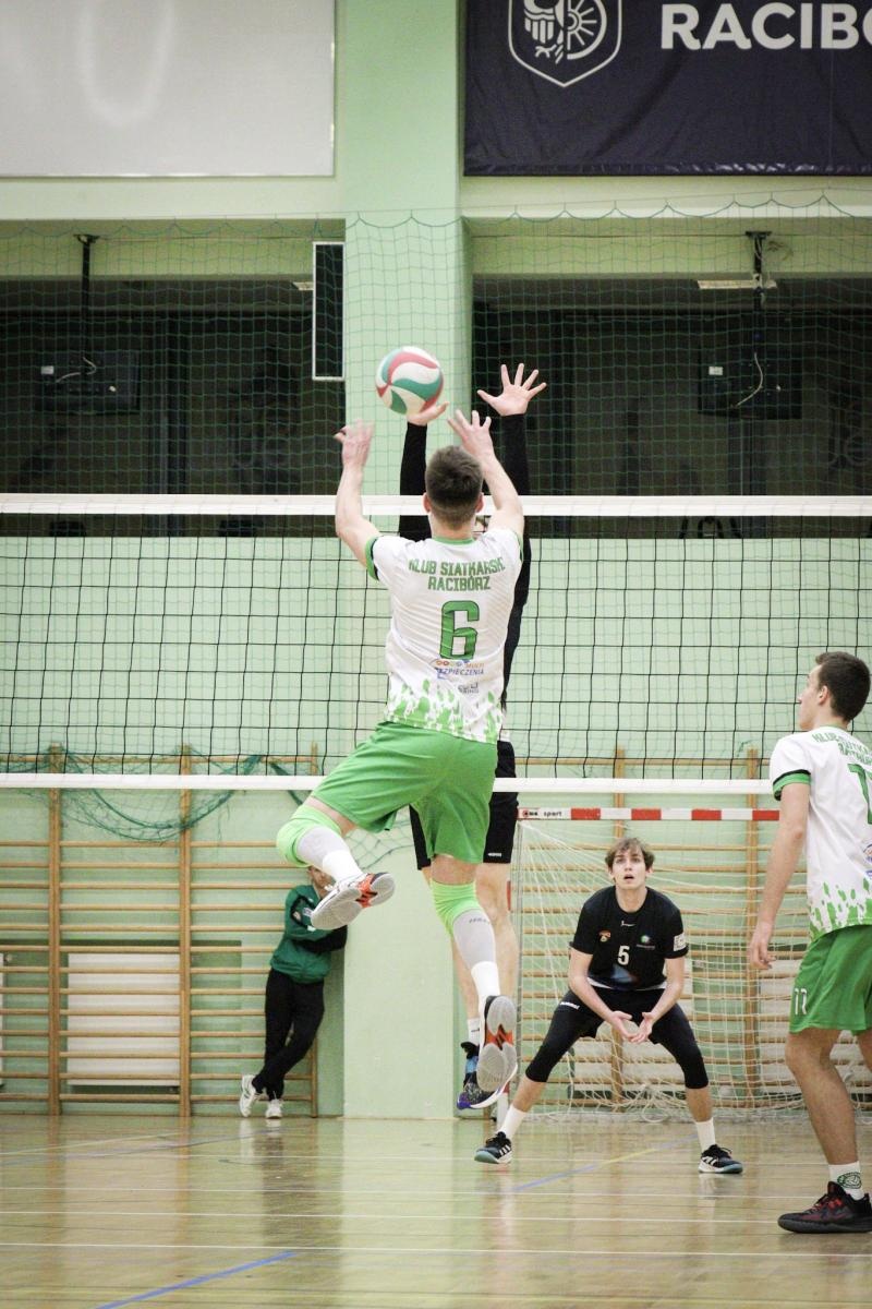 Zdjęcie w galerii na portalu naszraciborz.pl: Osłabieni, ale zwycięscy. Komplet punktów KS Racibórz [FOTO] wiadomości z regionu