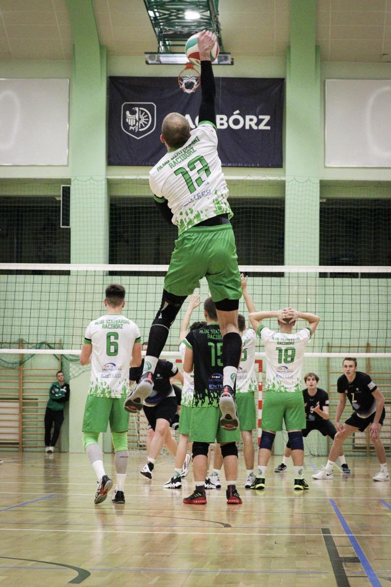 Zdjęcie w galerii na portalu naszraciborz.pl: Osłabieni, ale zwycięscy. Komplet punktów KS Racibórz [FOTO] wiadomości z regionu