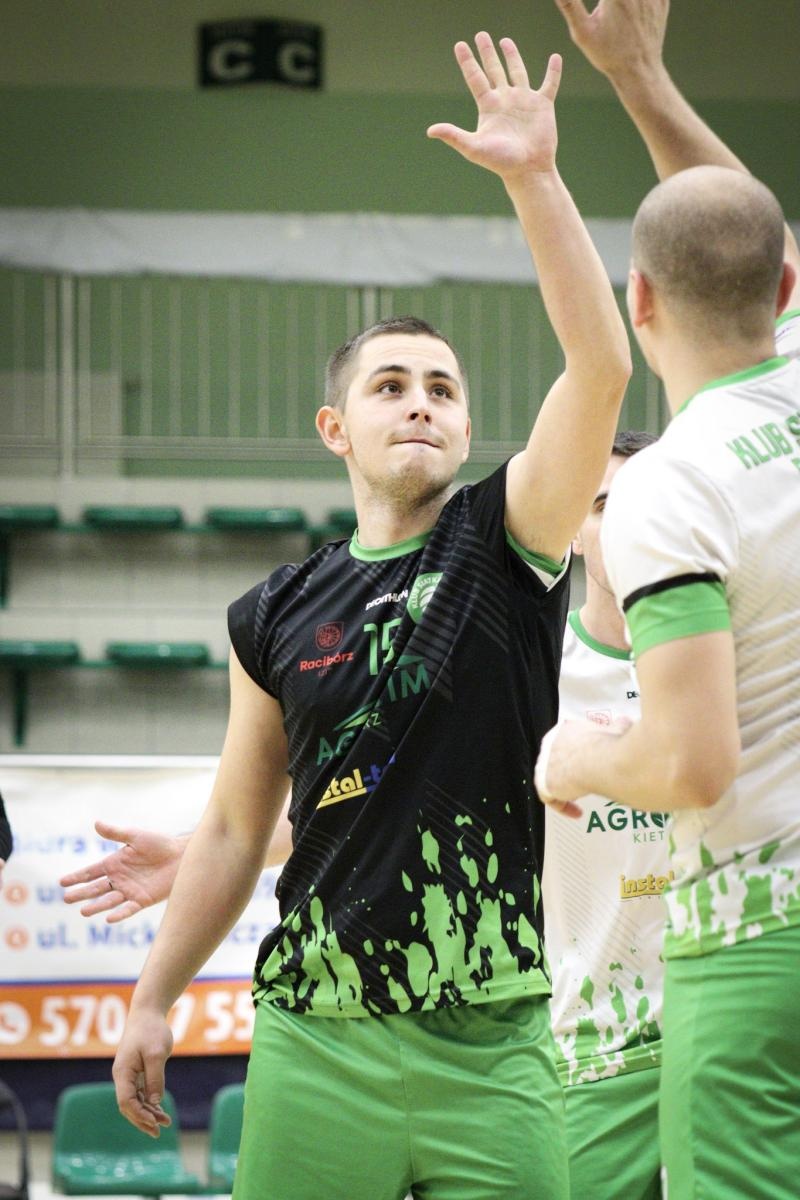 Zdjęcie w galerii na portalu naszraciborz.pl: Osłabieni, ale zwycięscy. Komplet punktów KS Racibórz [FOTO] wiadomości z regionu