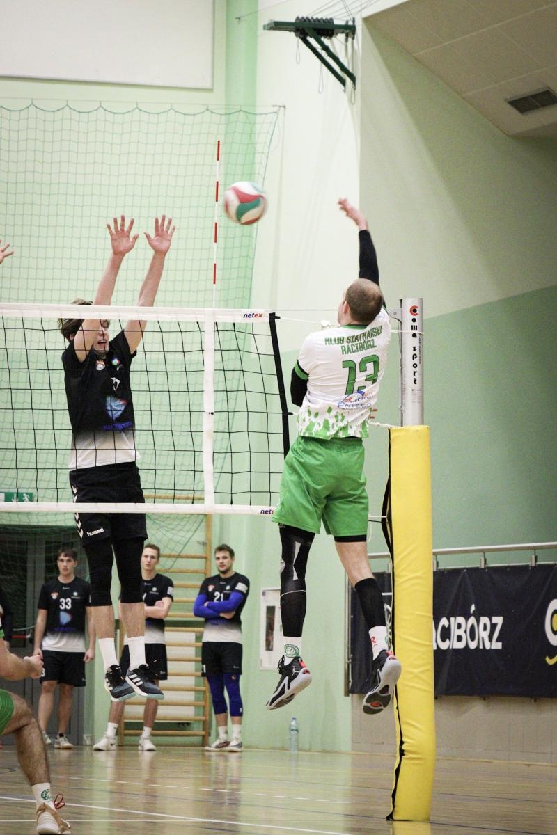 Zdjęcie w galerii na portalu naszraciborz.pl: Osłabieni, ale zwycięscy. Komplet punktów KS Racibórz [FOTO] wiadomości z regionu