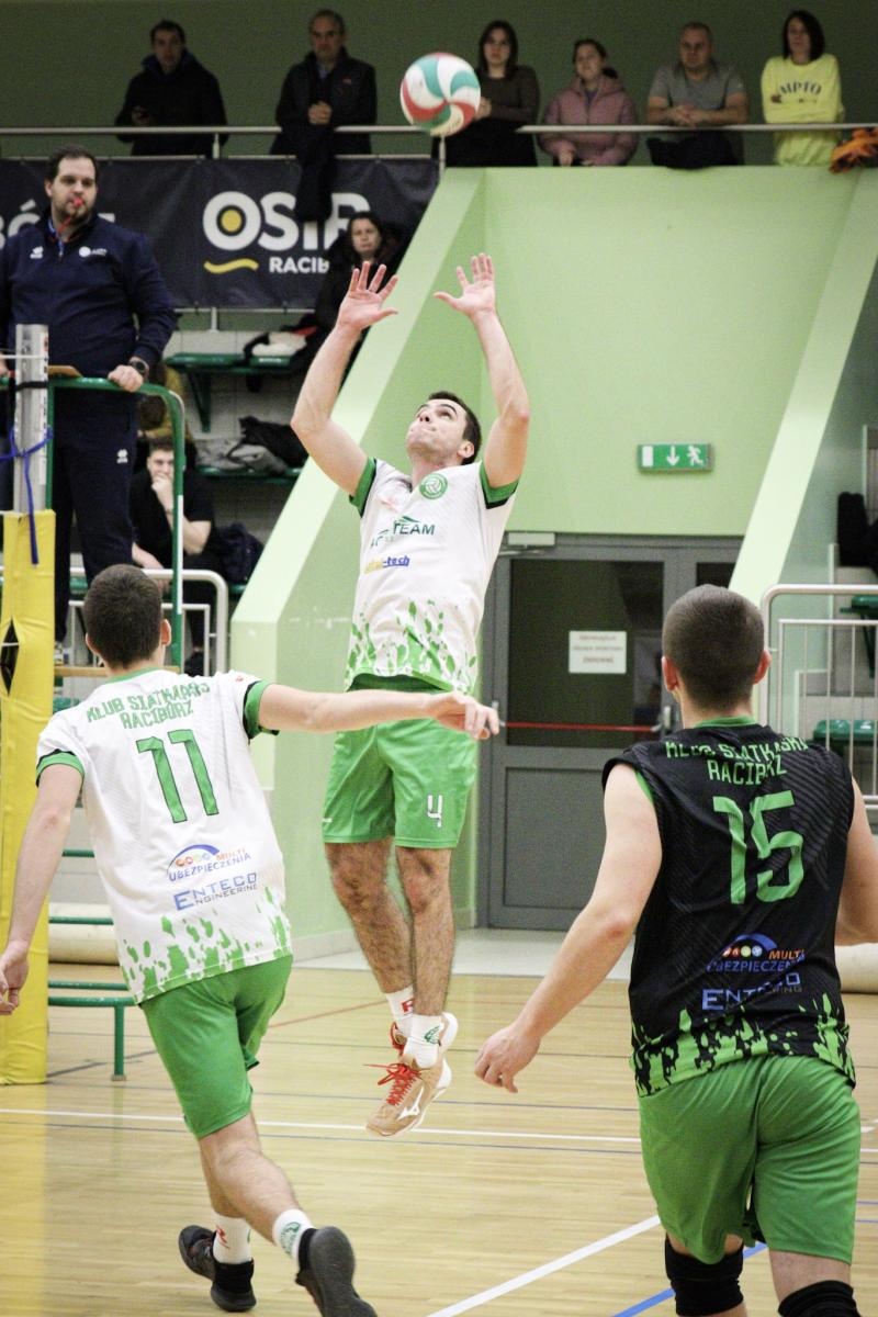 Zdjęcie w galerii na portalu naszraciborz.pl: Osłabieni, ale zwycięscy. Komplet punktów KS Racibórz [FOTO] wiadomości z regionu