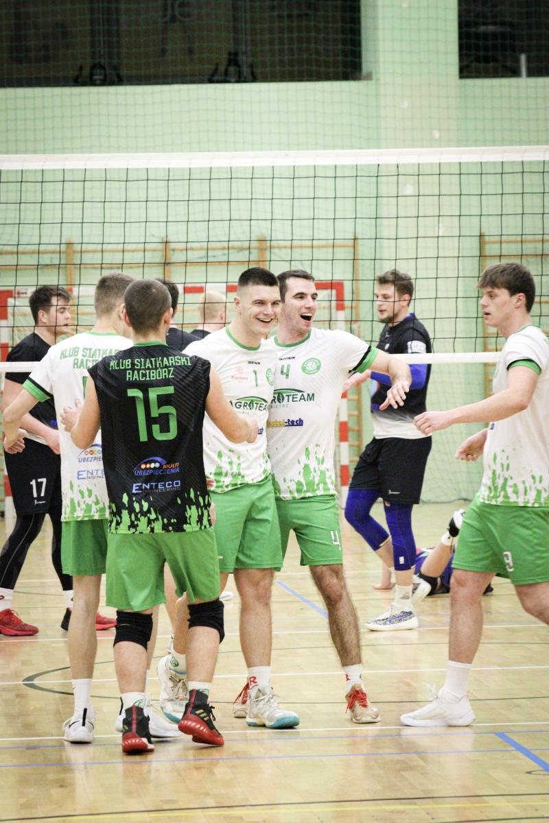 Zdjęcie w galerii na portalu naszraciborz.pl: Osłabieni, ale zwycięscy. Komplet punktów KS Racibórz [FOTO] wiadomości z regionu