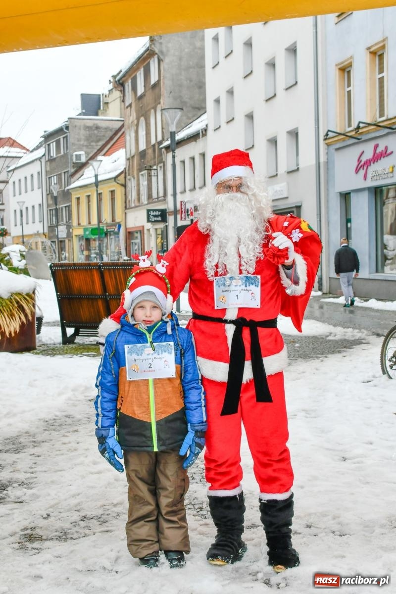 Zdjęcie w galerii na portalu naszraciborz.pl: Raciborski spacer ze św. Mikołajem [FOTO i WIDEO] wiadomości z regionu