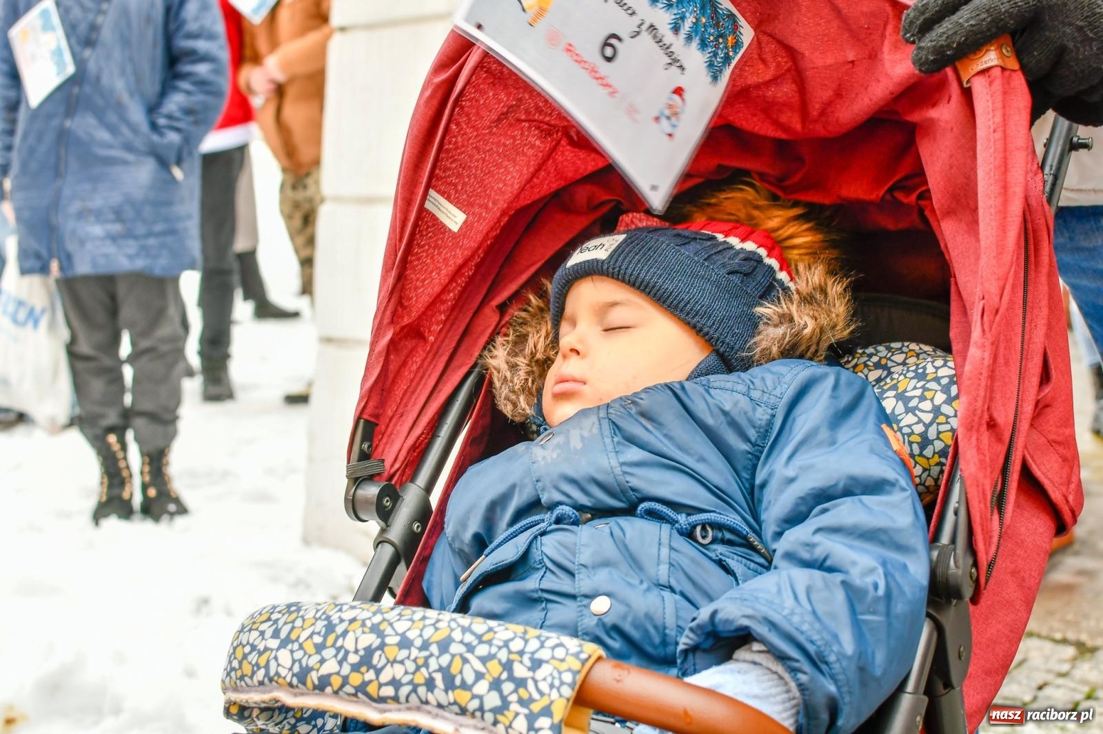 Zdjęcie w galerii na portalu naszraciborz.pl: Raciborski spacer ze św. Mikołajem [FOTO i WIDEO] wiadomości z regionu