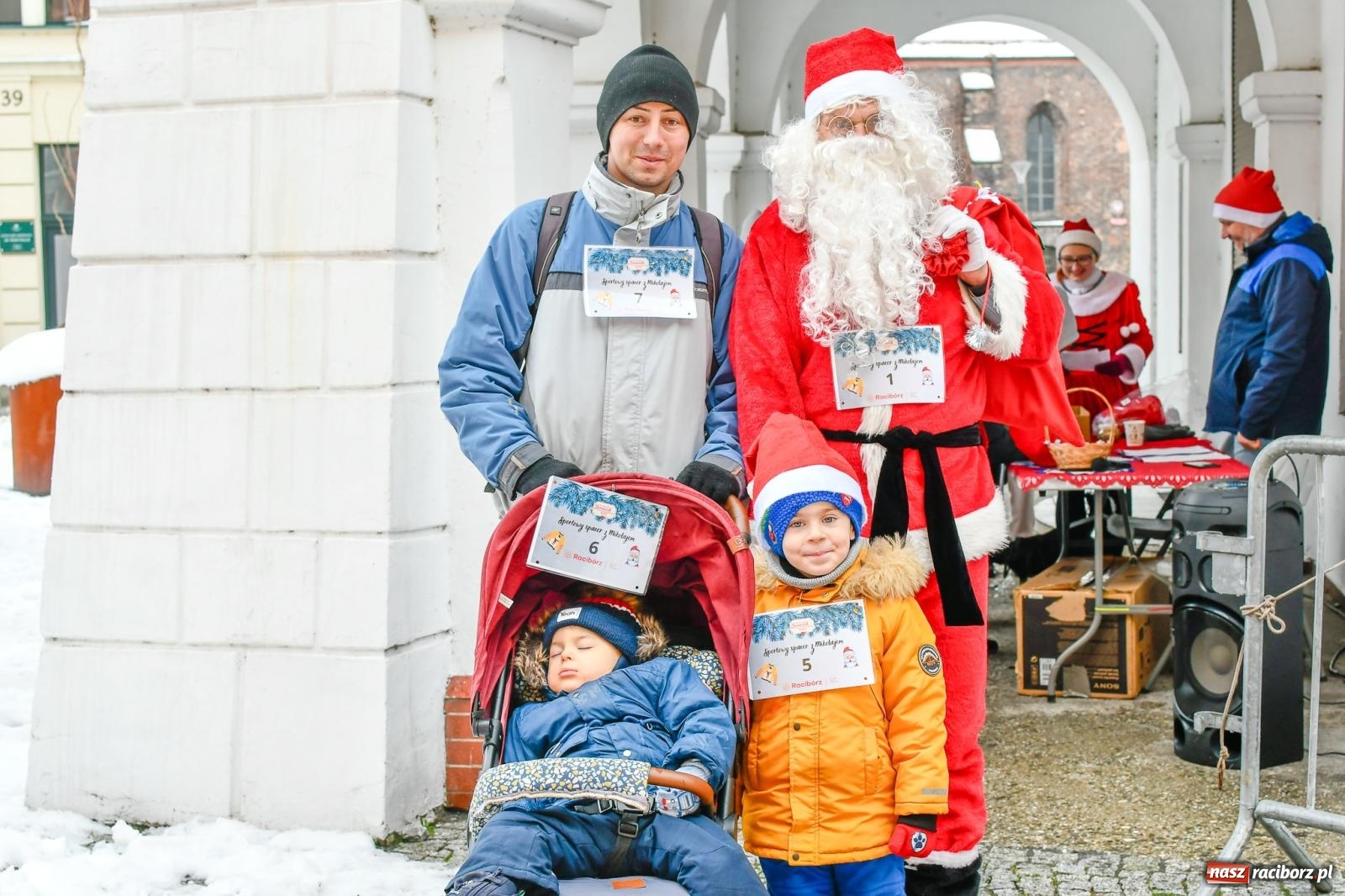 Zdjęcie w galerii na portalu naszraciborz.pl: Raciborski spacer ze św. Mikołajem [FOTO i WIDEO] wiadomości z regionu