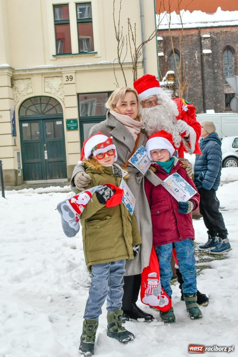 Zdjęcie w galerii na portalu naszraciborz.pl: Raciborski spacer ze św. Mikołajem [FOTO i WIDEO] wiadomości z regionu