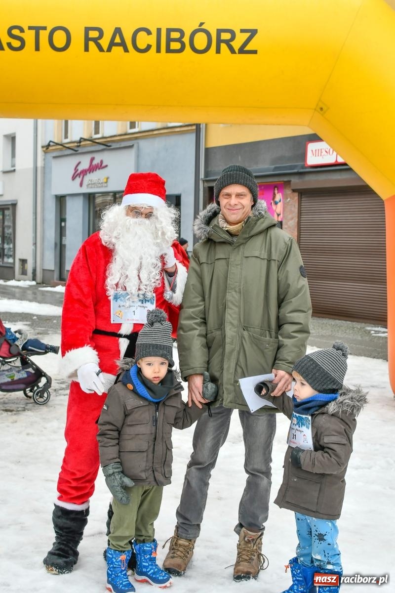 Zdjęcie w galerii na portalu naszraciborz.pl: Raciborski spacer ze św. Mikołajem [FOTO i WIDEO] wiadomości z regionu