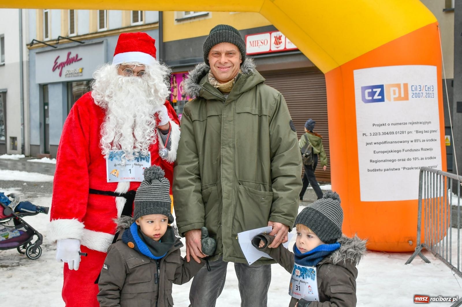 Zdjęcie w galerii na portalu naszraciborz.pl: Raciborski spacer ze św. Mikołajem [FOTO i WIDEO] wiadomości z regionu