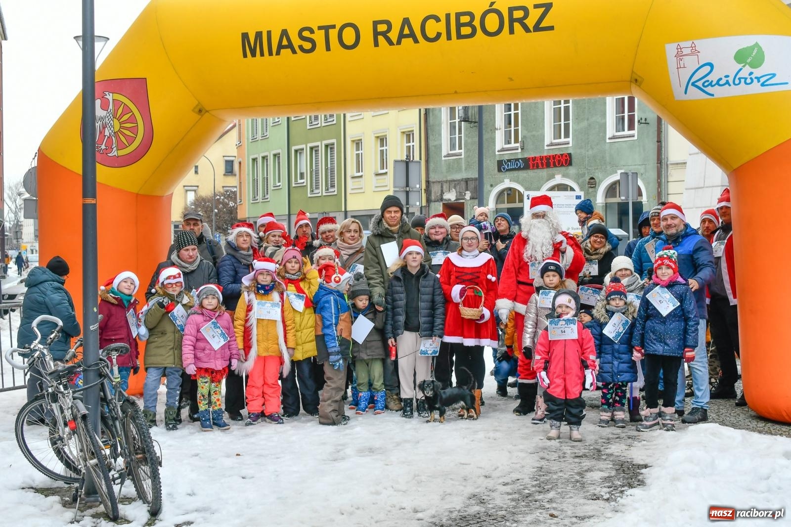 Zdjęcie w galerii na portalu naszraciborz.pl: Raciborski spacer ze św. Mikołajem [FOTO i WIDEO] wiadomości z regionu