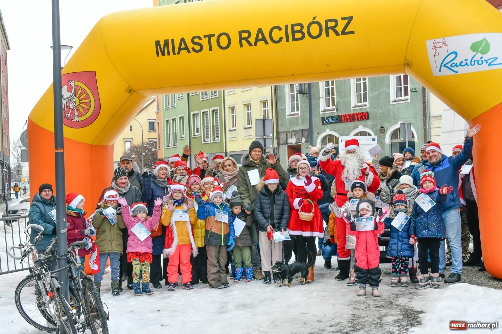 Zdjęcie w galerii na portalu naszraciborz.pl: Raciborski spacer ze św. Mikołajem [FOTO i WIDEO] wiadomości z regionu