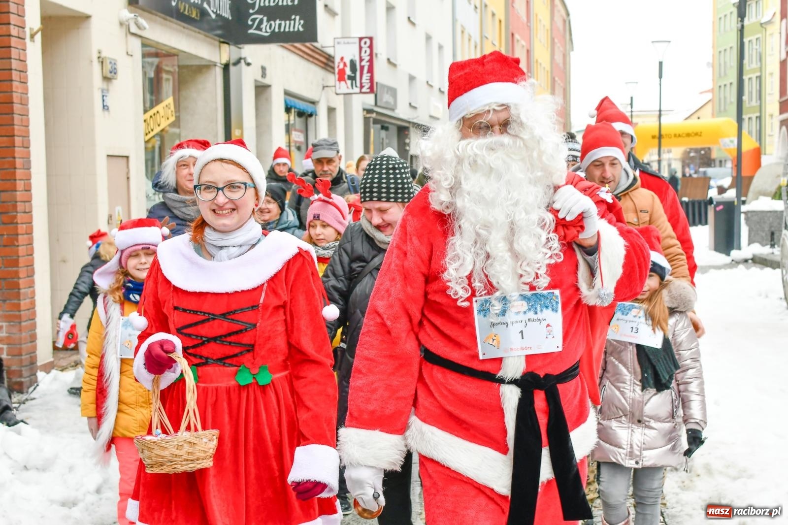 Zdjęcie w galerii na portalu naszraciborz.pl: Raciborski spacer ze św. Mikołajem [FOTO i WIDEO] wiadomości z regionu
