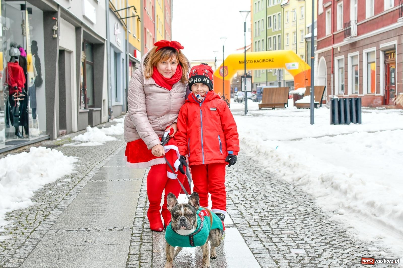 Zdjęcie w galerii na portalu naszraciborz.pl: Raciborski spacer ze św. Mikołajem [FOTO i WIDEO] wiadomości z regionu