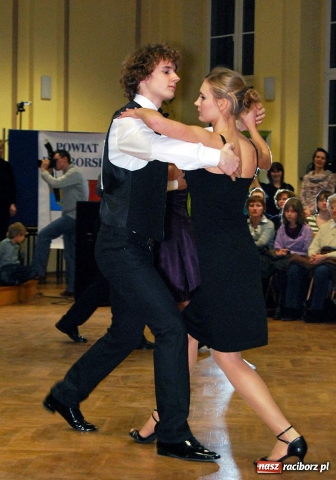 Zdjęcie w galerii na portalu naszraciborz.pl: Rewia tańca w Ekonomiku wiadomości z regionu