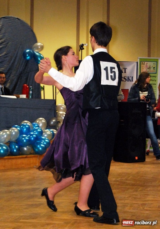 Zdjęcie w galerii na portalu naszraciborz.pl: Rewia tańca w Ekonomiku wiadomości z regionu