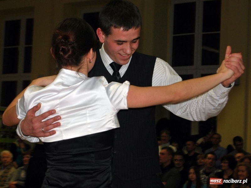 Zdjęcie w galerii na portalu naszraciborz.pl: Rewia tańca w Ekonomiku wiadomości z regionu