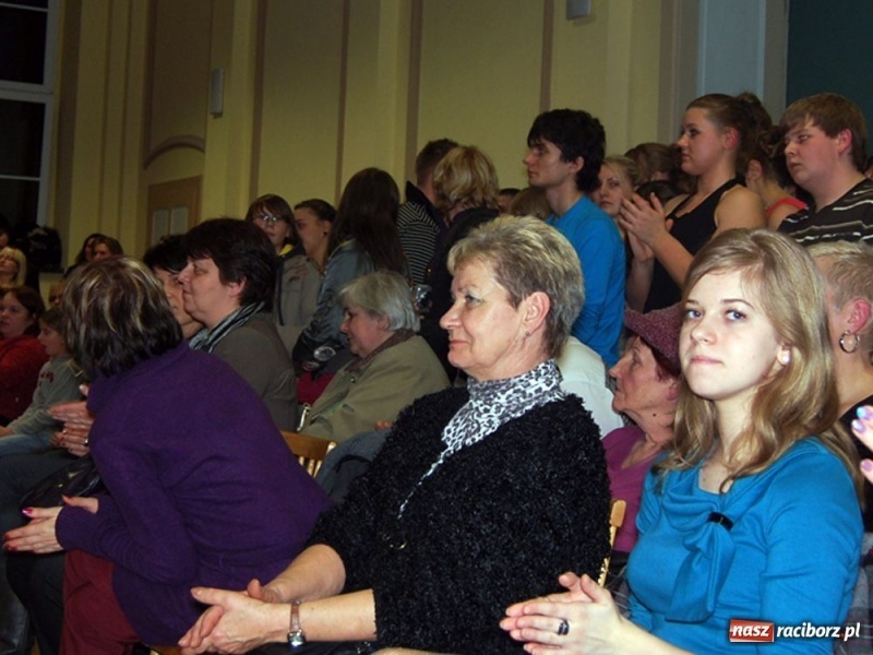 Zdjęcie w galerii na portalu naszraciborz.pl: Rewia tańca w Ekonomiku wiadomości z regionu