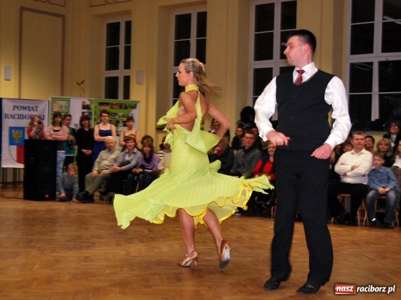 Zdjęcie w galerii na portalu naszraciborz.pl: Rewia tańca w Ekonomiku wiadomości z regionu