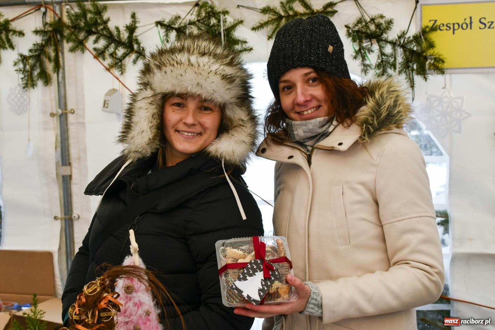 Zdjęcie w galerii na portalu naszraciborz.pl: Przysmaki, ozdoby i świąteczna nuta. Kiermasz w Kornowacu [FOTO i WIDEO] wiadomości z regionu