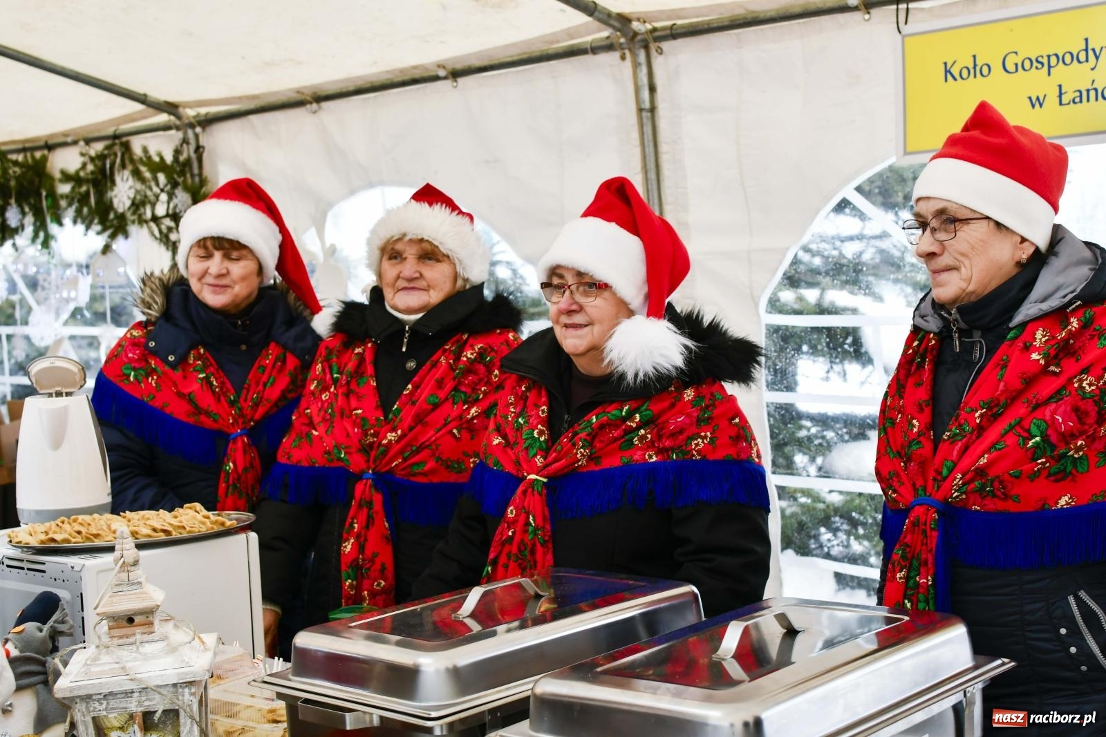 Zdjęcie w galerii na portalu naszraciborz.pl: Przysmaki, ozdoby i świąteczna nuta. Kiermasz w Kornowacu [FOTO i WIDEO] wiadomości z regionu