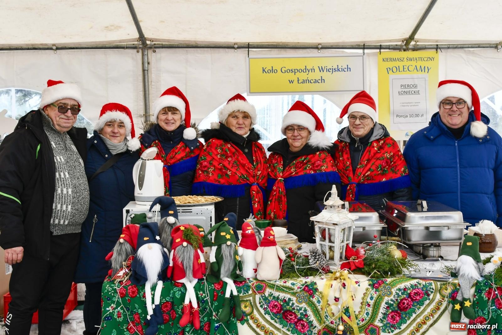 Zdjęcie w galerii na portalu naszraciborz.pl: Przysmaki, ozdoby i świąteczna nuta. Kiermasz w Kornowacu [FOTO i WIDEO] wiadomości z regionu
