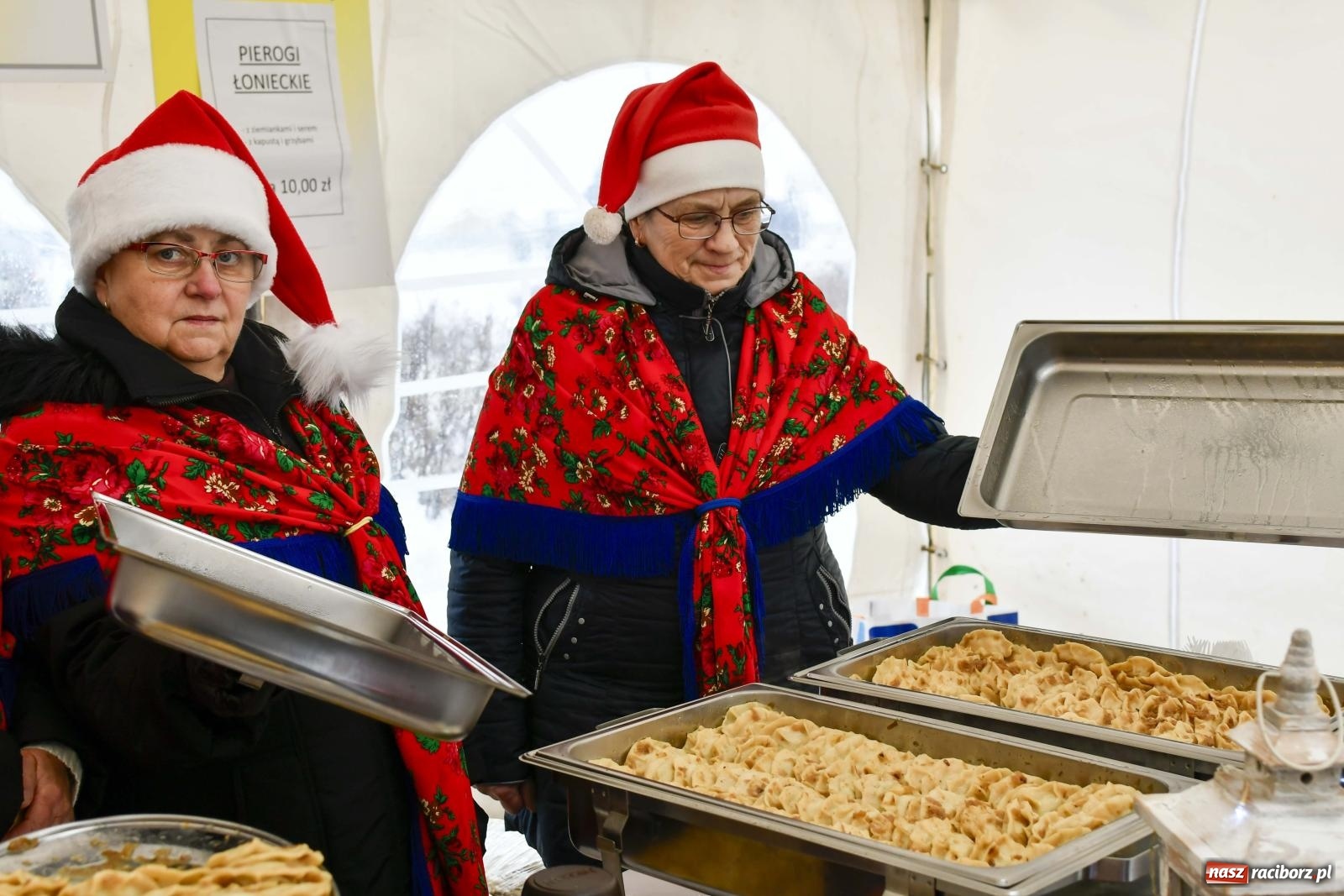 Zdjęcie w galerii na portalu naszraciborz.pl: Przysmaki, ozdoby i świąteczna nuta. Kiermasz w Kornowacu [FOTO i WIDEO] wiadomości z regionu