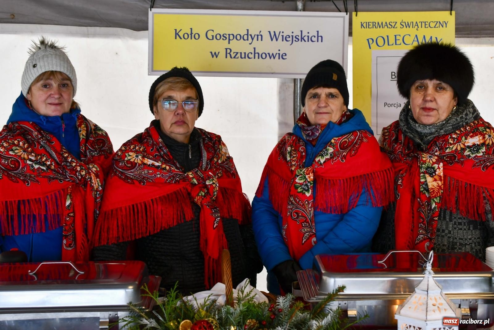 Zdjęcie w galerii na portalu naszraciborz.pl: Przysmaki, ozdoby i świąteczna nuta. Kiermasz w Kornowacu [FOTO i WIDEO] wiadomości z regionu