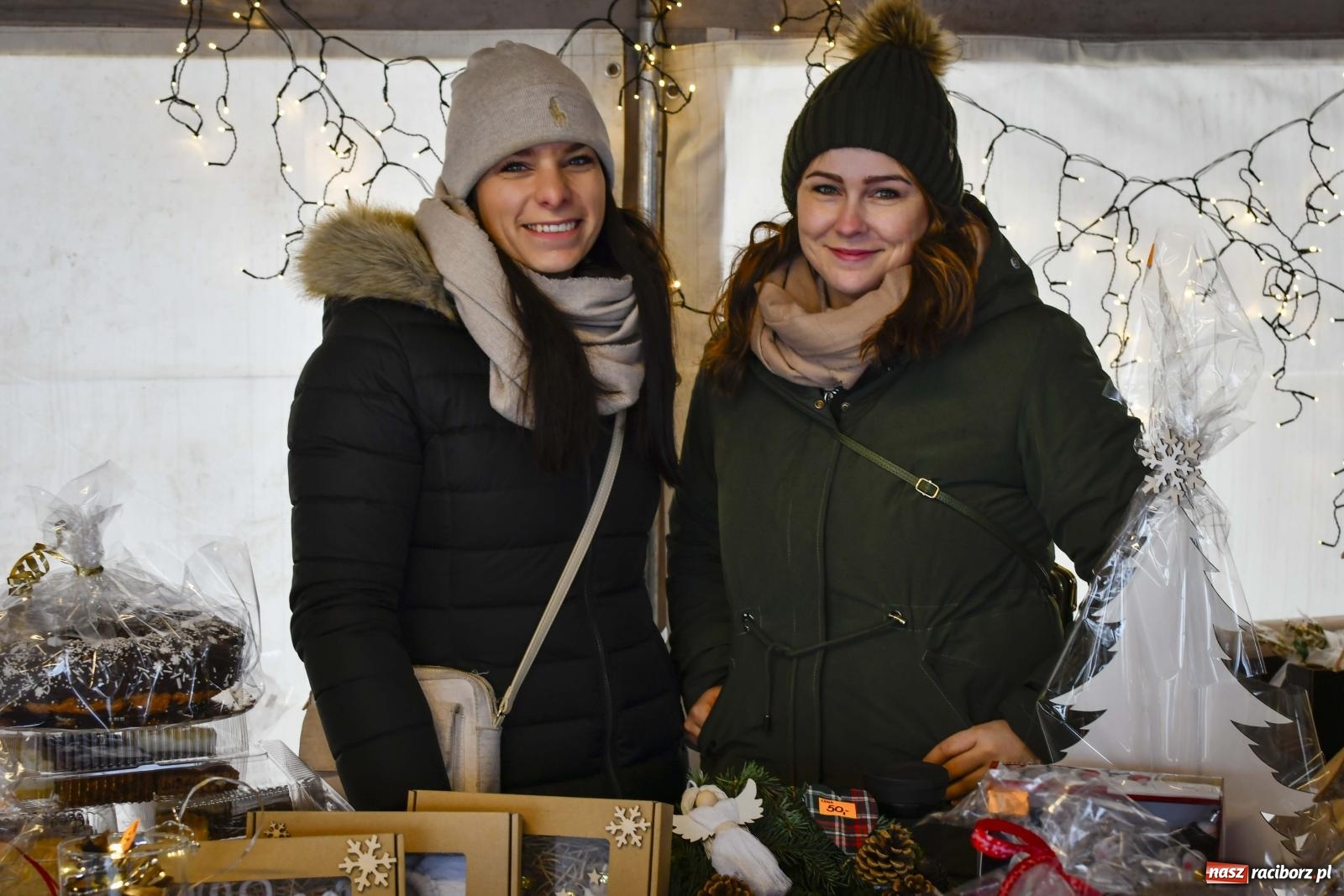 Zdjęcie w galerii na portalu naszraciborz.pl: Przysmaki, ozdoby i świąteczna nuta. Kiermasz w Kornowacu [FOTO i WIDEO] wiadomości z regionu