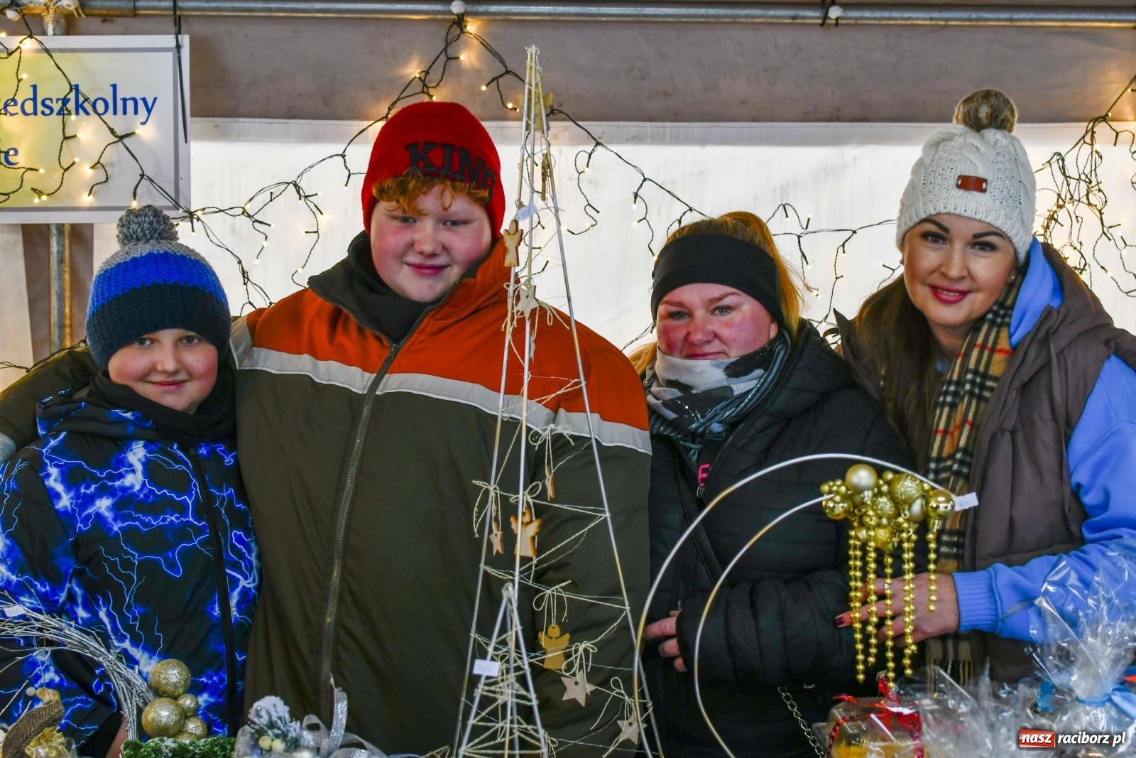 Zdjęcie w galerii na portalu naszraciborz.pl: Przysmaki, ozdoby i świąteczna nuta. Kiermasz w Kornowacu [FOTO i WIDEO] wiadomości z regionu