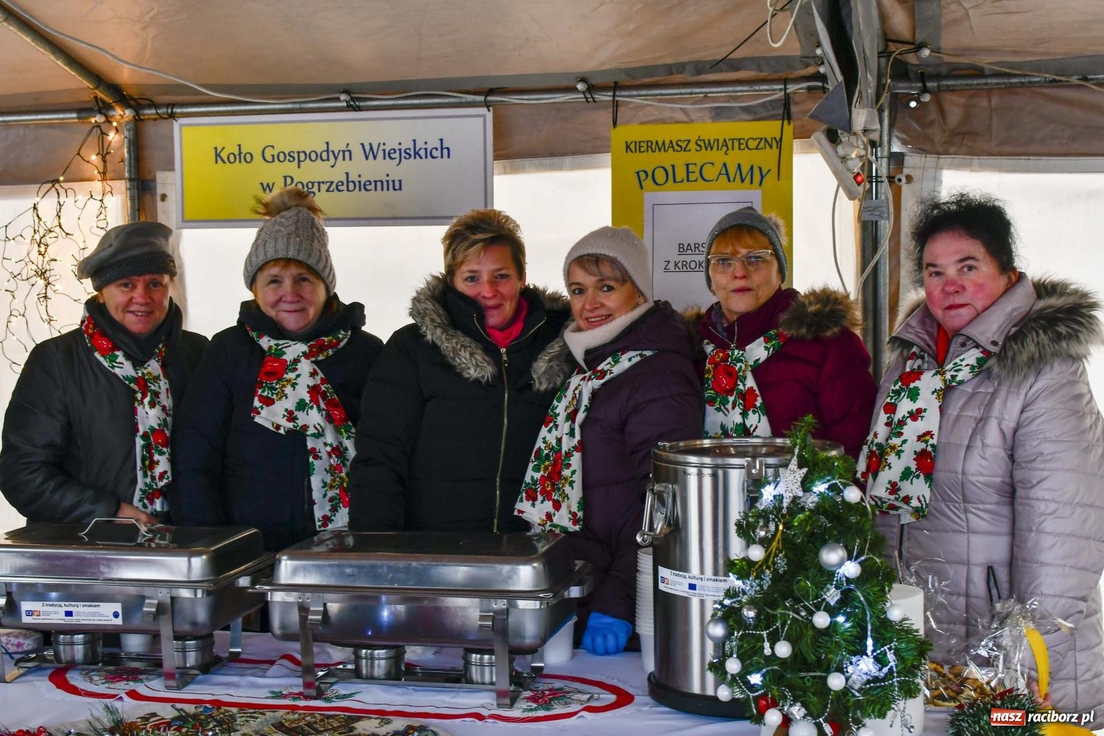 Zdjęcie w galerii na portalu naszraciborz.pl: Przysmaki, ozdoby i świąteczna nuta. Kiermasz w Kornowacu [FOTO i WIDEO] wiadomości z regionu