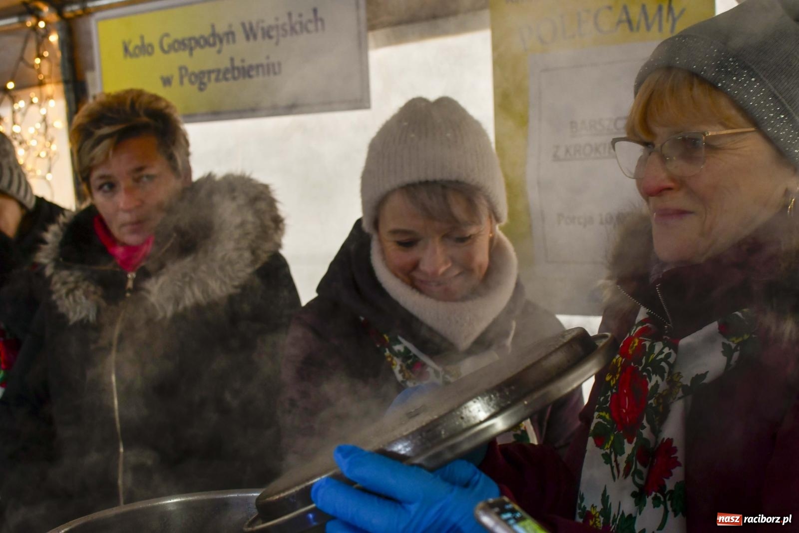 Zdjęcie w galerii na portalu naszraciborz.pl: Przysmaki, ozdoby i świąteczna nuta. Kiermasz w Kornowacu [FOTO i WIDEO] wiadomości z regionu
