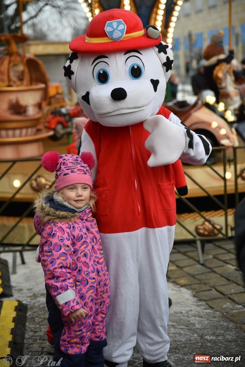 Zdjęcie w galerii na portalu naszraciborz.pl: W Raciborzu zapachniało bigosem. Wielka degustacja na Rynku i mikołajkowy finał jarmarku wiadomości z regionu