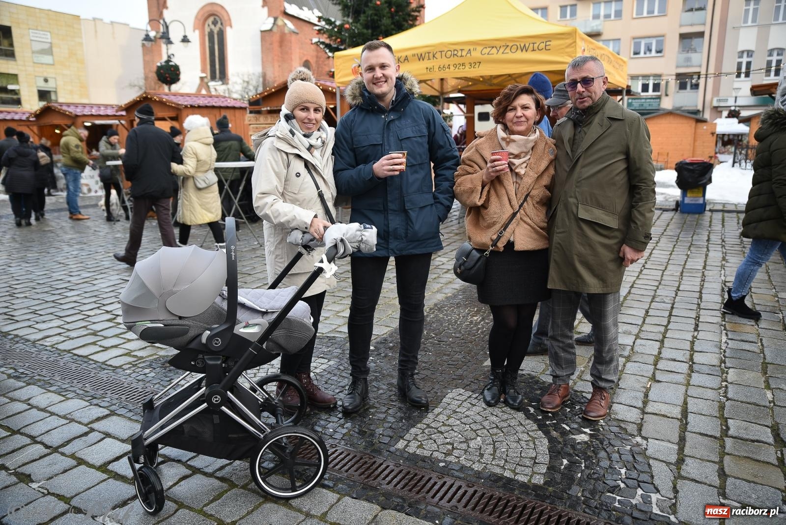 Zdjęcie w galerii na portalu naszraciborz.pl: W Raciborzu zapachniało bigosem. Wielka degustacja na Rynku i mikołajkowy finał jarmarku wiadomości z regionu