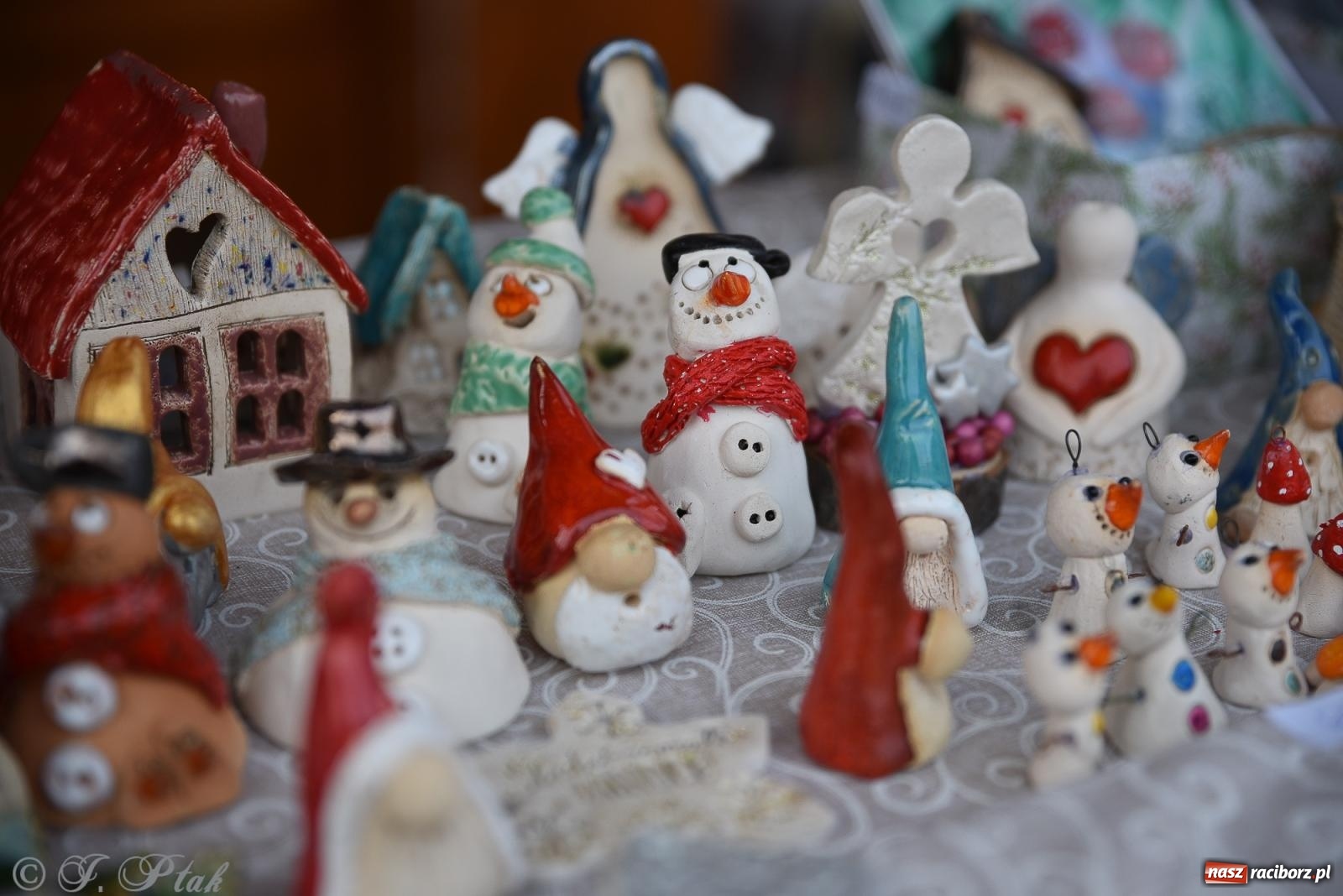 Zdjęcie w galerii na portalu naszraciborz.pl: W Raciborzu zapachniało bigosem. Wielka degustacja na Rynku i mikołajkowy finał jarmarku wiadomości z regionu