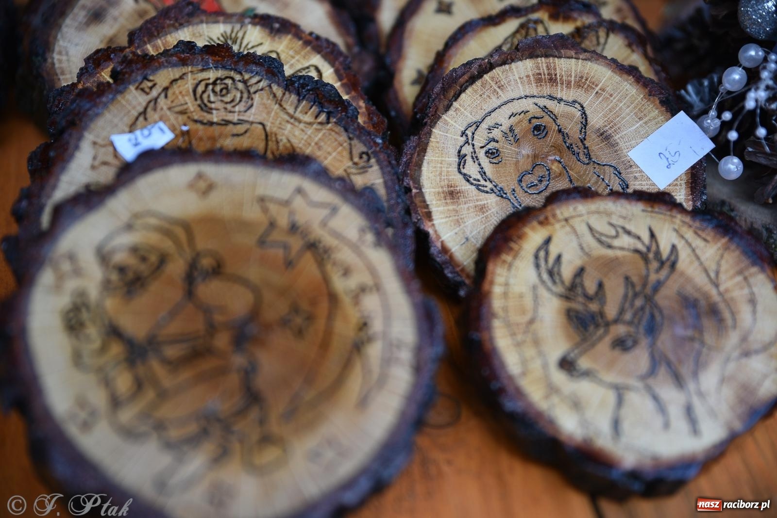 Zdjęcie w galerii na portalu naszraciborz.pl: W Raciborzu zapachniało bigosem. Wielka degustacja na Rynku i mikołajkowy finał jarmarku wiadomości z regionu