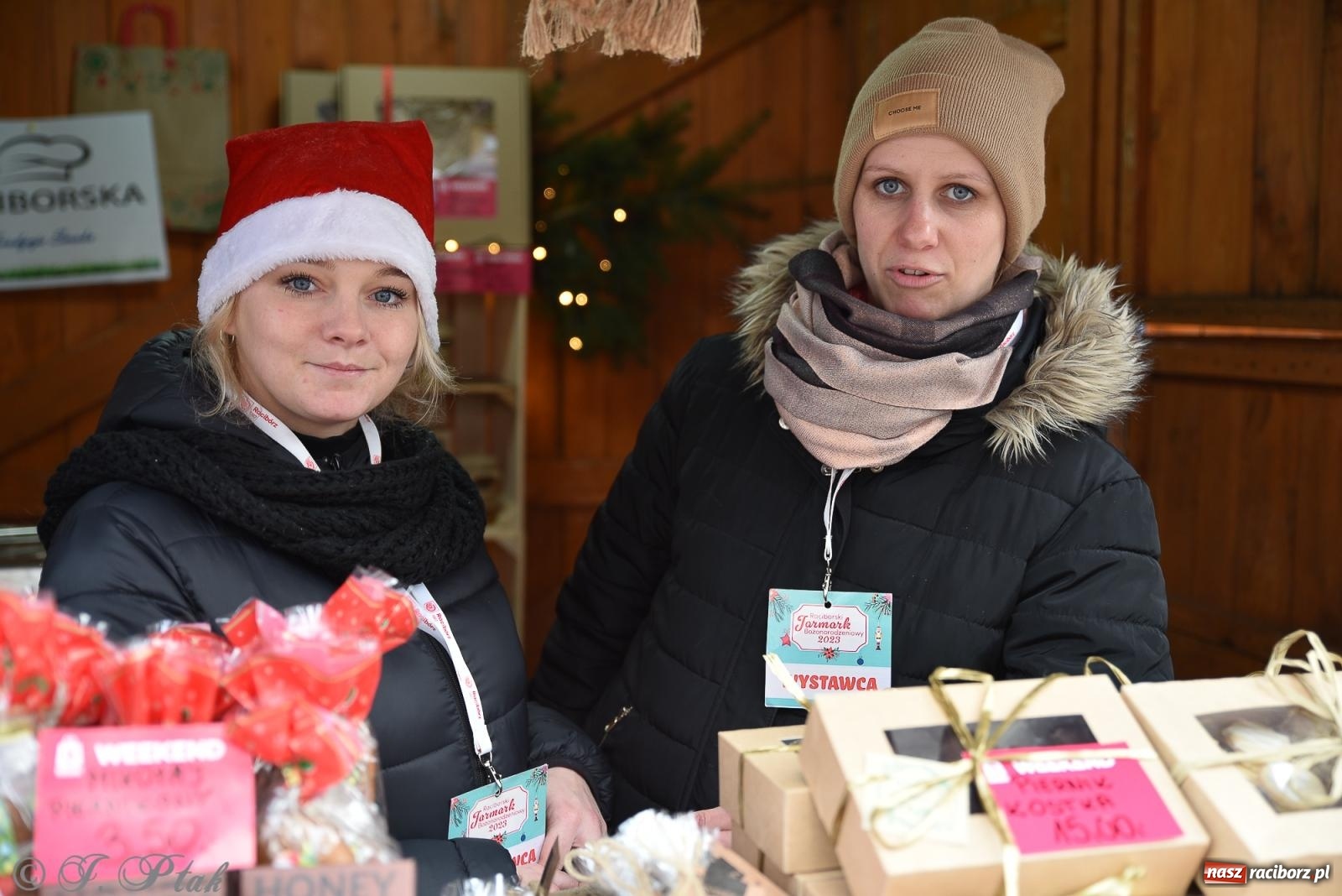 Zdjęcie w galerii na portalu naszraciborz.pl: W Raciborzu zapachniało bigosem. Wielka degustacja na Rynku i mikołajkowy finał jarmarku wiadomości z regionu